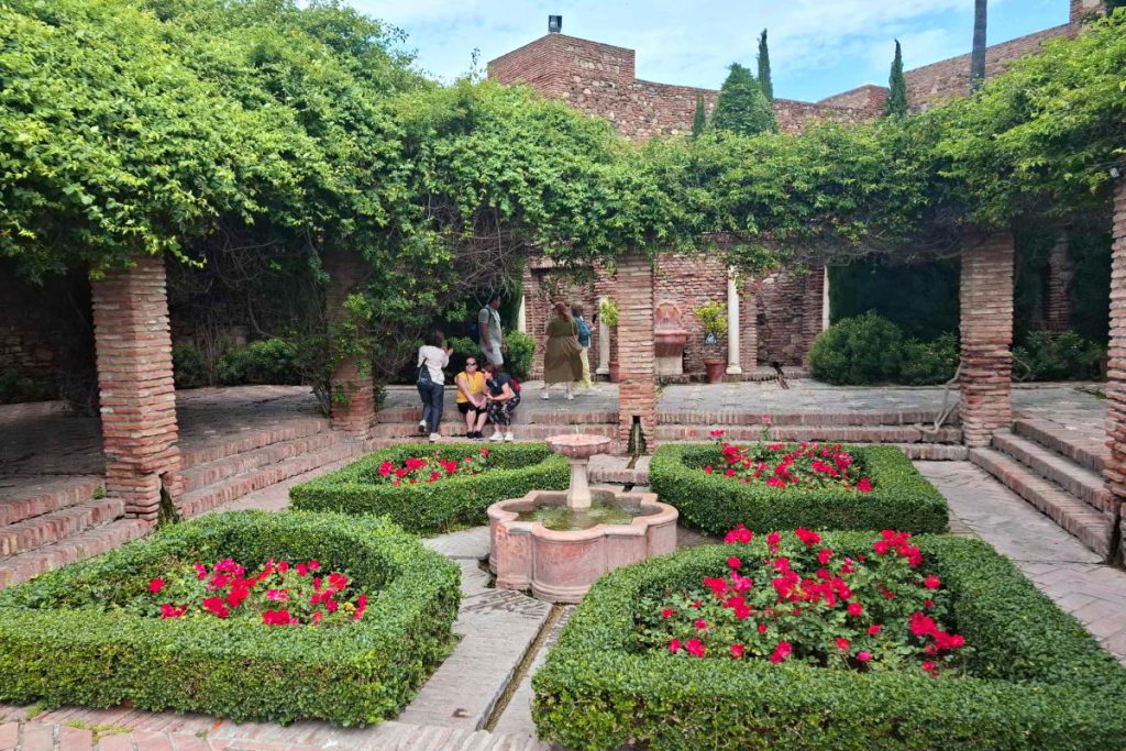 Jardins à l’intérieur de l'Alcazaba