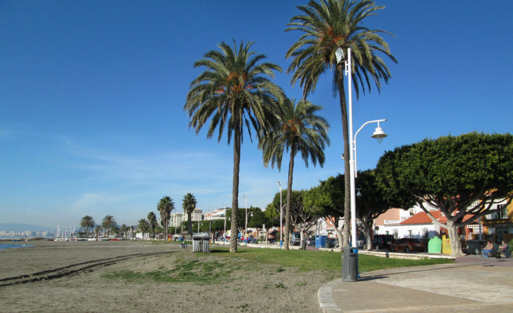 Vue sur la plage d'El Palo à Malaga