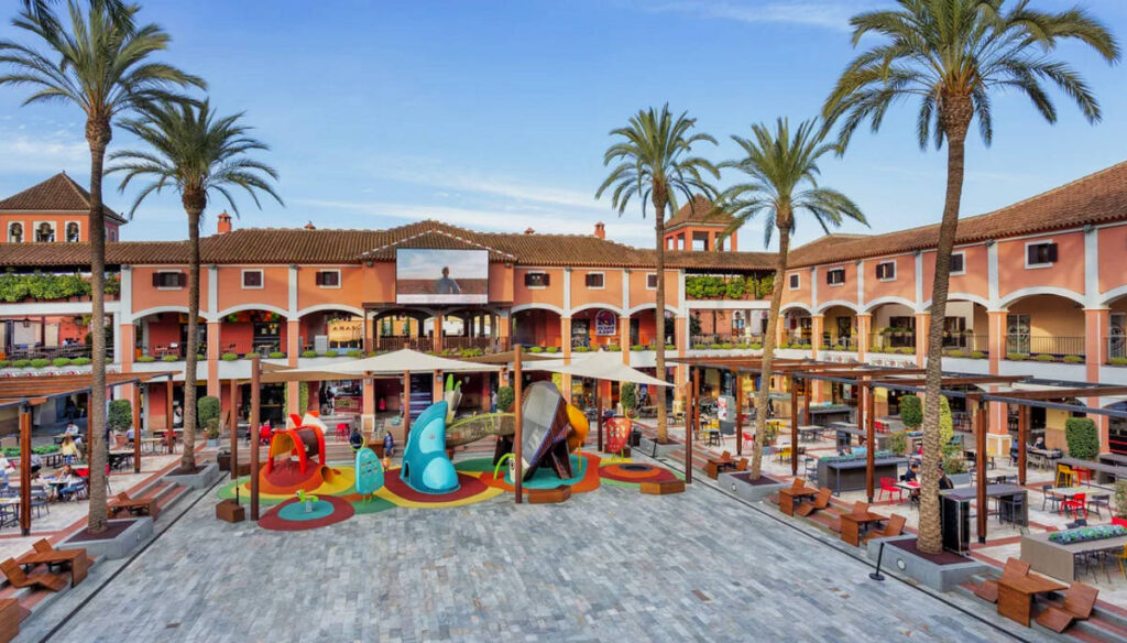 Espace extérieur de Plaza Mayor à Malaga