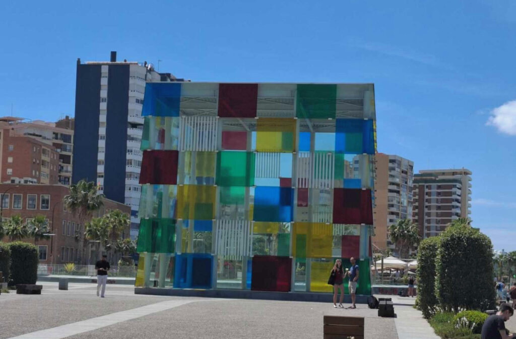 El Cubo, devant le Centre Pompidou de Malaga