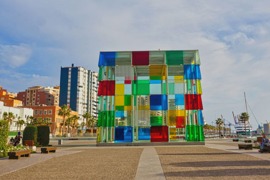 Vue sur un musée emblématique de Malaga, le Centre Pompidou