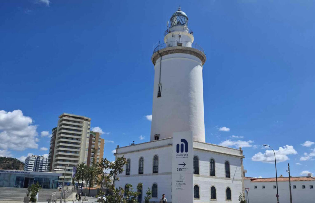 La Farola sur le port de Malaga