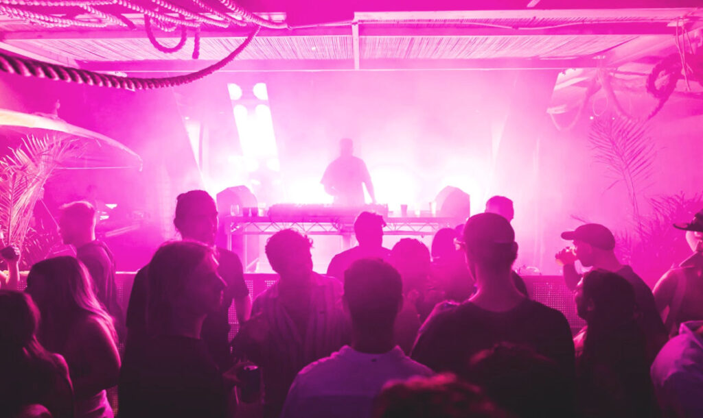 Nuit dans une discothèque à Malaga