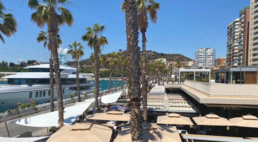 Boutiques et restaurants sur le Muelle Uno