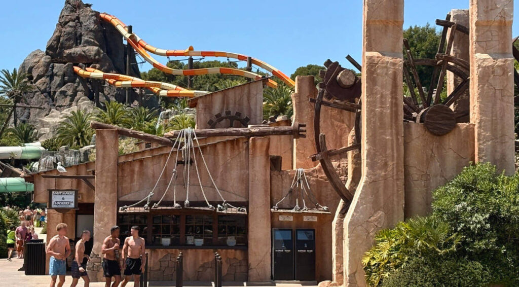 Le très long toboggan du parc aquatique Aqualand à Malaga