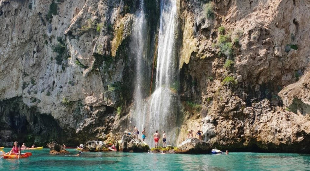 Cascade de Maro accessible en kayak